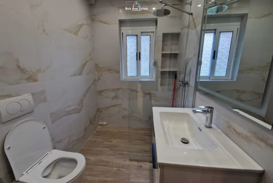 Tirane, jepet me qera zyre Kati 3, 110 m² 1.100 € (9 kateshet)