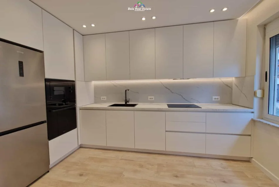 Tirane, jepet me qera zyre Kati 3, 110 m² 1.100 € (Rruga Qemal Stafa)