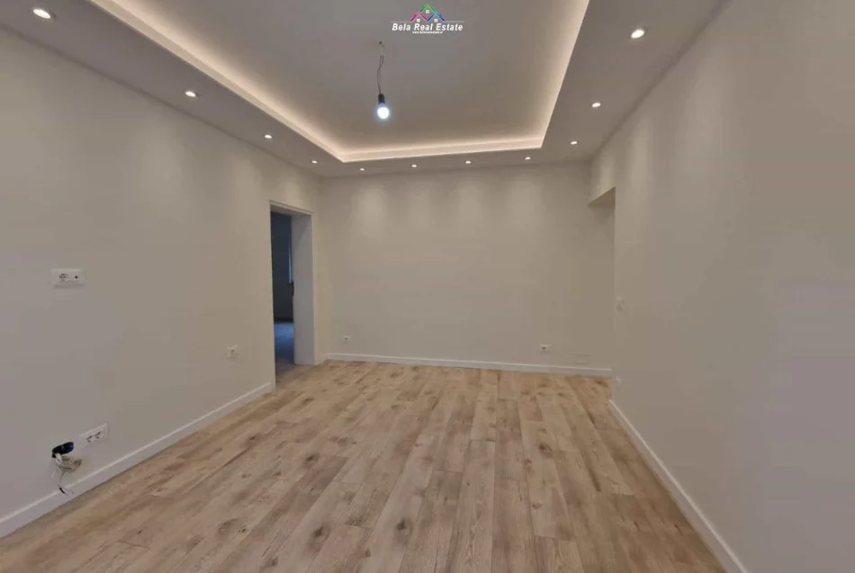 Tirane, jepet me qera zyre Kati 3, 110 m² 1.100 € (Rruga Qemal Stafa)