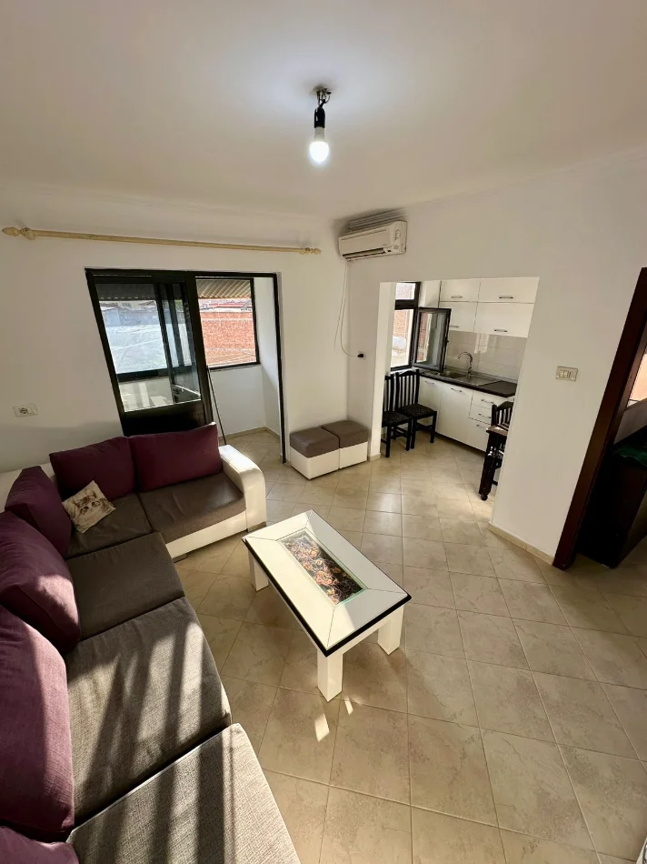 Tirane, jepet me qera apartament 1+1 Kati 5, 60 m² 400 € (KOMPLEKSI AURA)