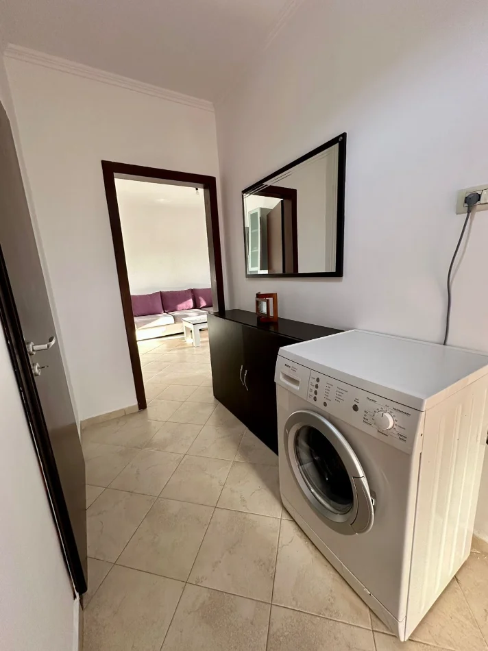 Tirane, jepet me qera apartament 1+1 Kati 5, 60 m² 400 € (KOMPLEKSI AURA)