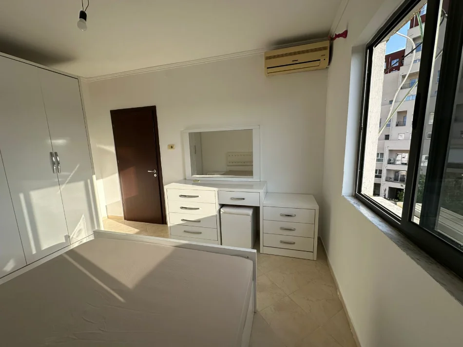 Tirane, jepet me qera apartament 1+1 Kati 5, 60 m² 400 € (KOMPLEKSI AURA)