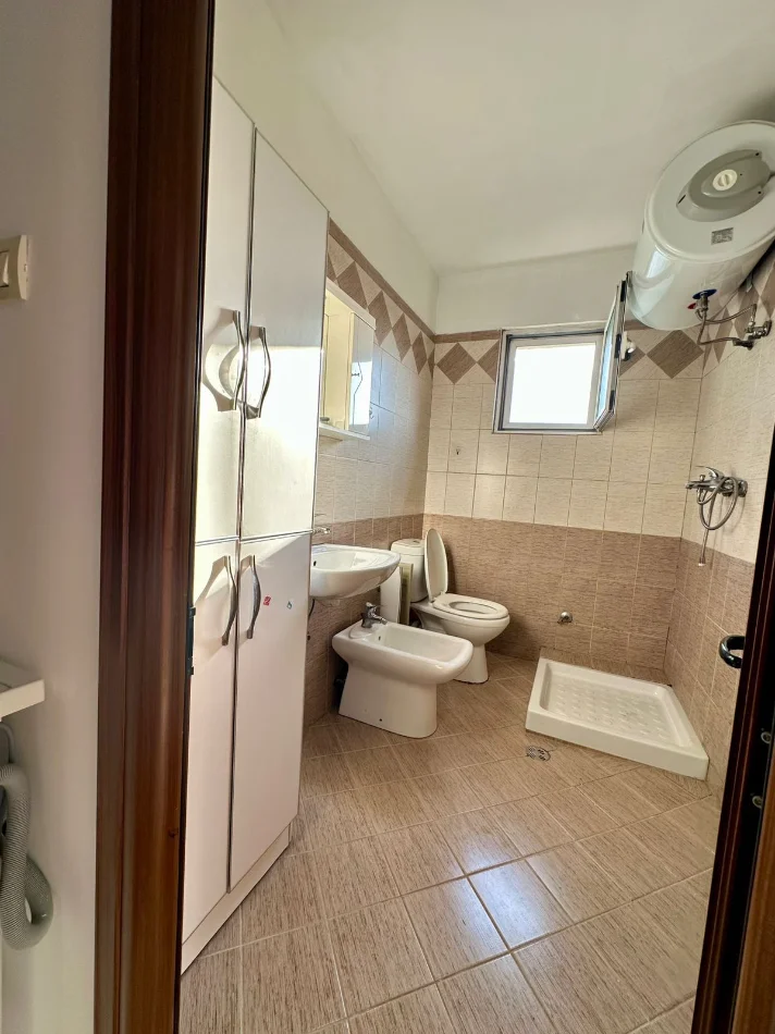 Tirane, jepet me qera apartament 1+1 Kati 5, 60 m² 400 € (KOMPLEKSI AURA)