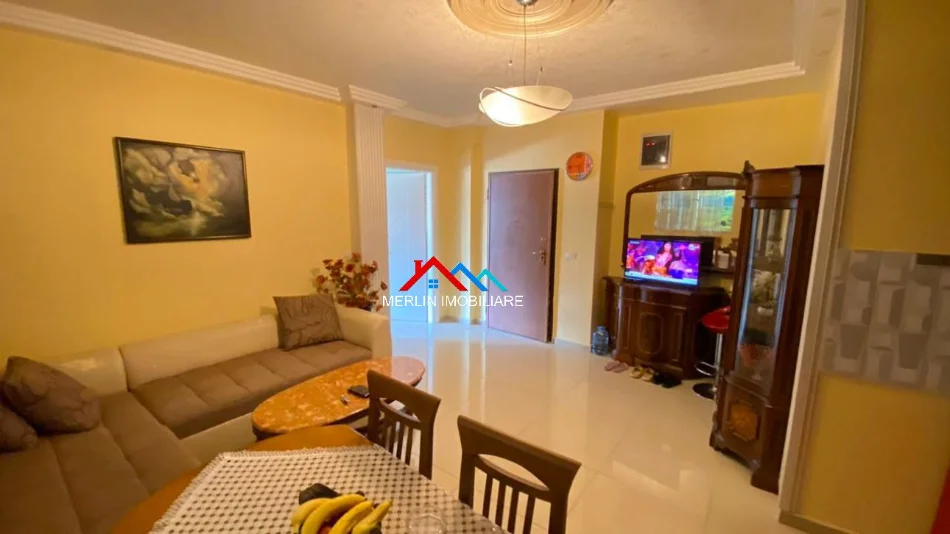 Tirane, jepet me qera apartament 1+1+Ballkon , 60 m² 525 € (RRUGA E DIBRES)