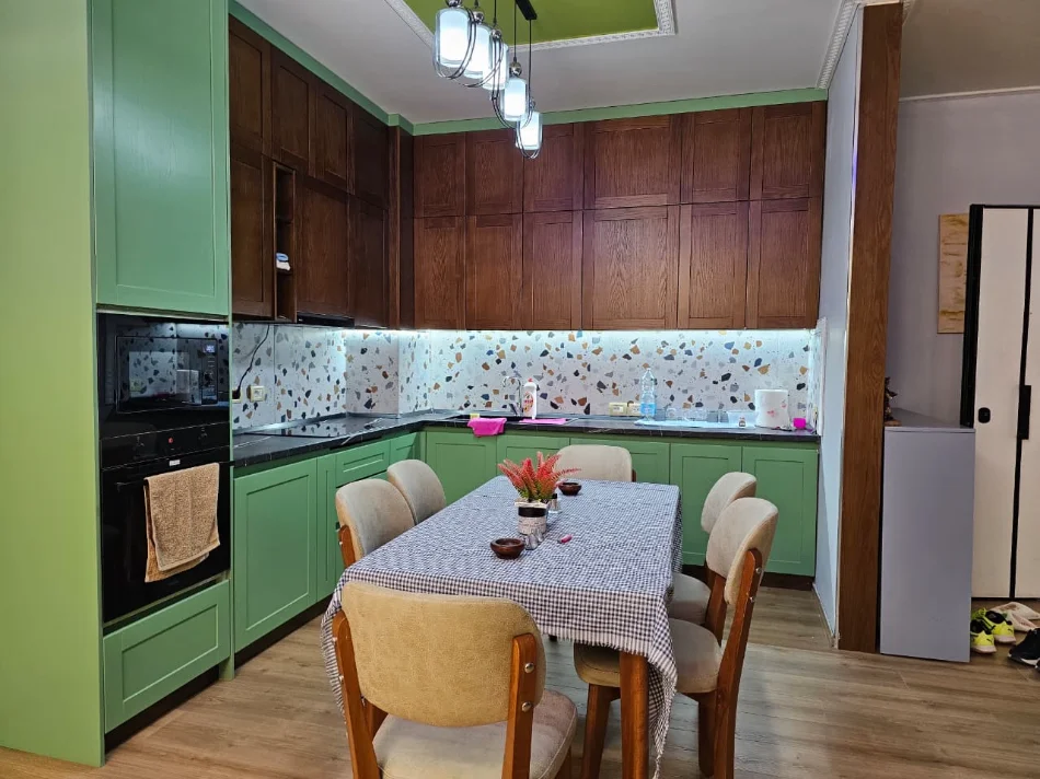 Tirane, jepet me qera apartament 2+1 Kati 2, 125 m² 1.000 € (LIQENI I THATE)