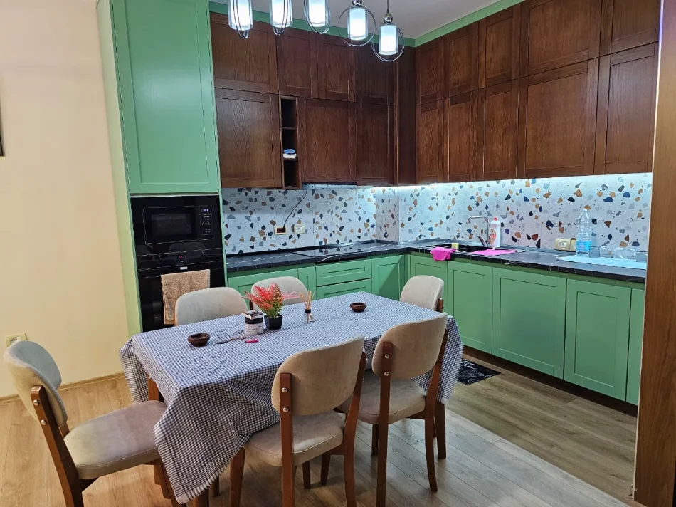 Tirane, jepet me qera apartament 2+1 Kati 2, 125 m² 1.000 € (LIQENI I THATE)
