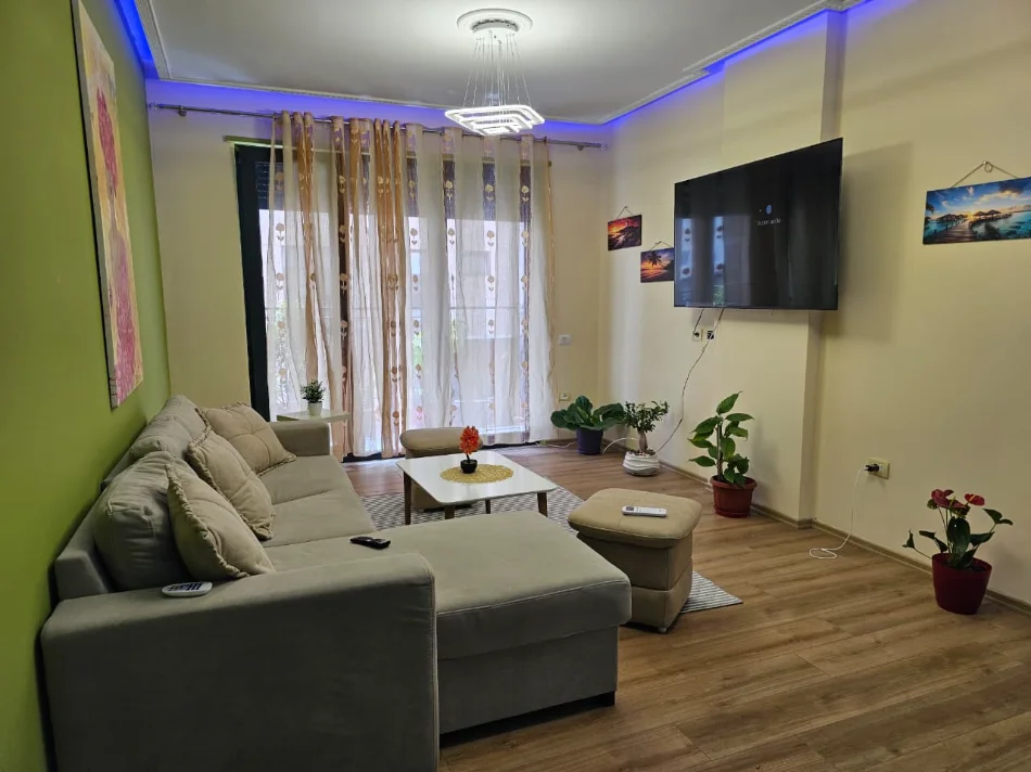 Tirane, jepet me qera apartament 2+1 Kati 2, 125 m² 1.000 € (LIQENI I THATE)