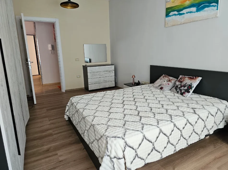 Tirane, jepet me qera apartament 2+1 Kati 2, 125 m² 1.000 € (LIQENI I THATE)