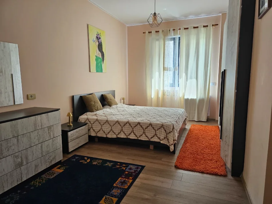 Tirane, jepet me qera apartament 2+1 Kati 2, 125 m² 1.000 € (LIQENI I THATE)