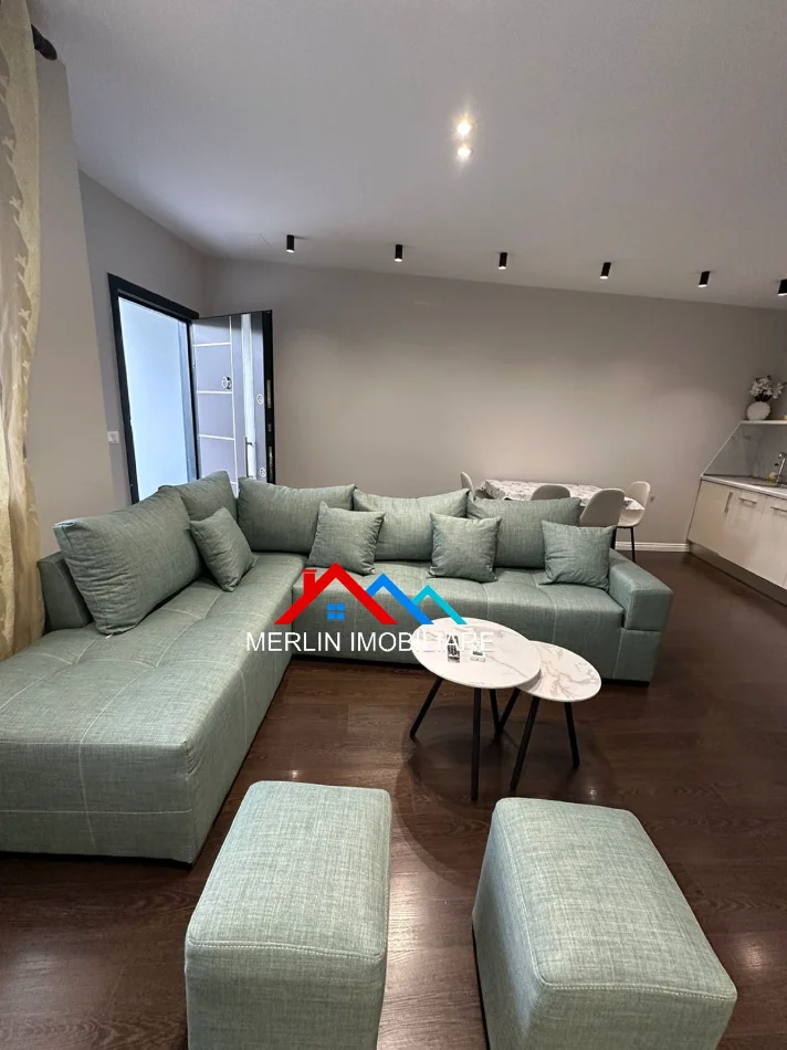 Tirane, jepet me qera apartament 1+1+Ballkon Kati 0, 60 m² 420 € (YZBERISHT)