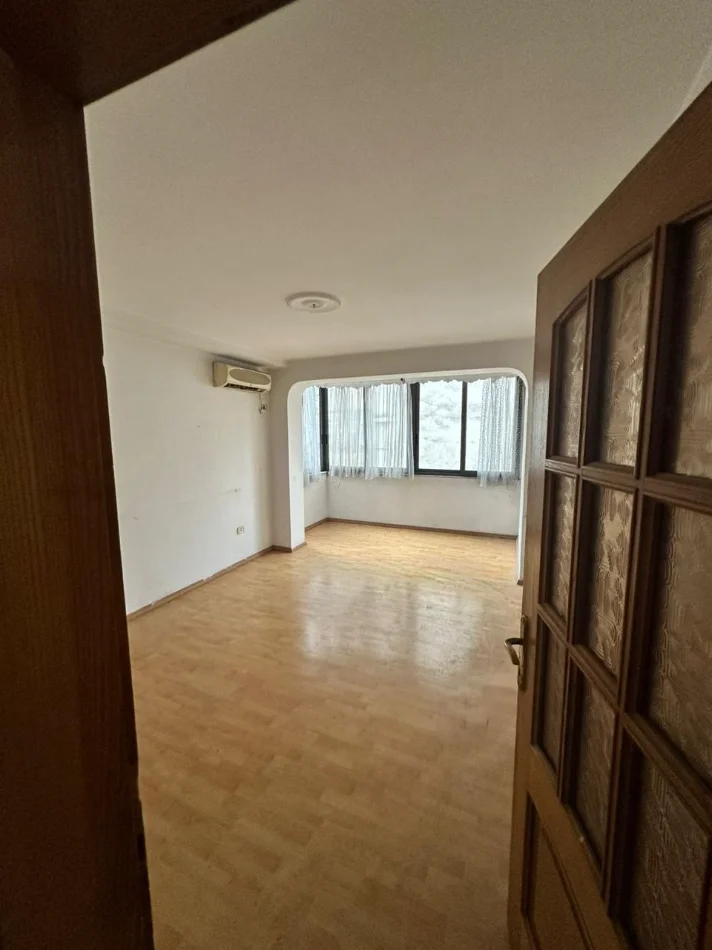 Tirane, jepet me qera zyre Kati 1, 160 m² 2.500 € (BLLOK)