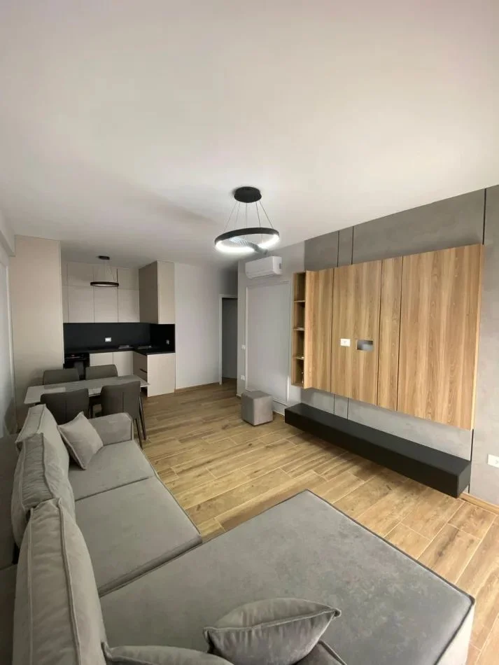 Tirane, jepet me qera apartament 1+1 Kati 7, 80 m² 620 € (TRIO TOWERS)