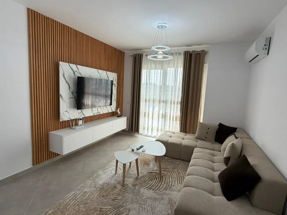 Tirane, jepet me qera apartament 1+1 Kati 8, 70 m² 450 € (Rruga Sokrat Miho)