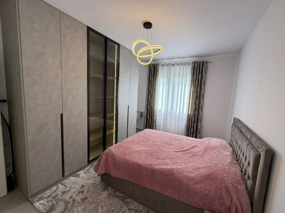 Tirane, jepet me qera apartament 1+1 Kati 8, 70 m² 450 € (Rruga Sokrat Miho)