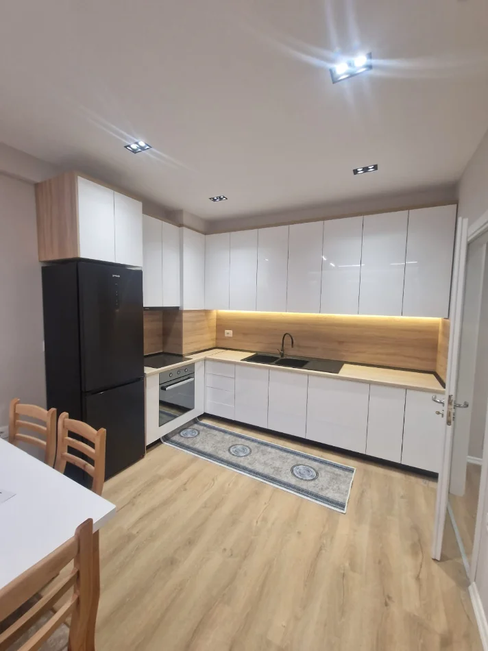 Tirane, jepet me qera apartament 1+1 Kati 3, 70 m² 550 € (Rruga Sokrat Miho)