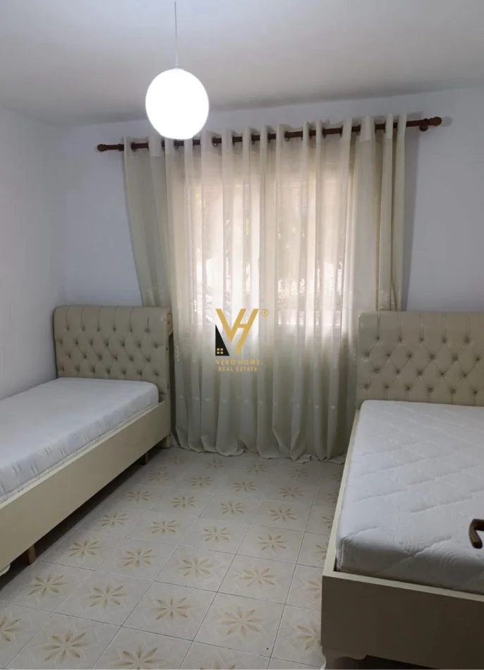 Tirane, jepet me qera shtepi 2+1+Ballkon Kati 0, 75 m² 520 € (KOMBINAT)