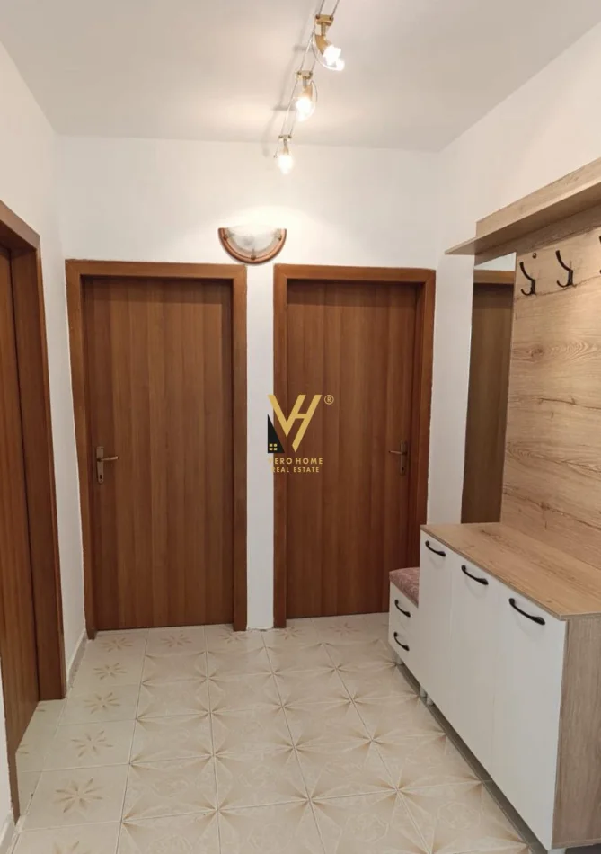 Tirane, jepet me qera shtepi 2+1+Ballkon Kati 0, 75 m² 520 € (KOMBINAT)
