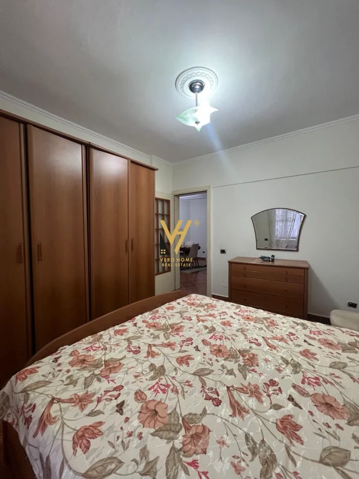 Tirane, jepet me qera apartament 2+1+Ballkon Kati 3, 90 m² 720 € (KOMUNA E PARISIT)