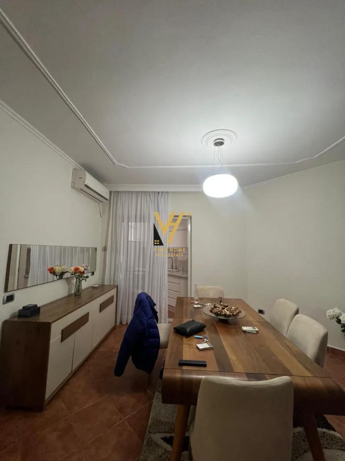 Tirane, jepet me qera apartament 2+1+Ballkon Kati 3, 90 m² 720 € (KOMUNA E PARISIT)