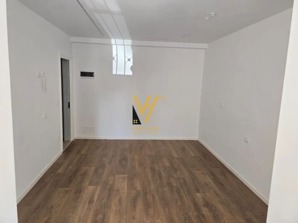 Tirane, shitet garsonier Kati 1, 30 m² 85.000 € (RRUGA 4 DESHMORET)