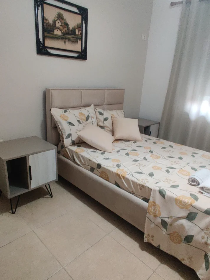 Tirane, jepet me qera apartament 2+1 , 600 € 