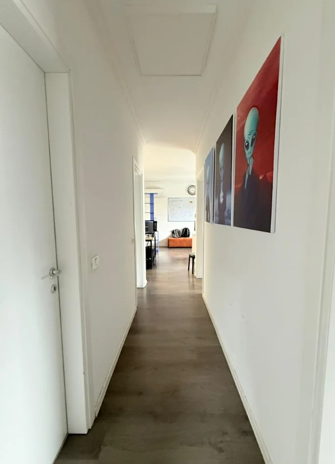 Tirane, jepet me qera zyre Kati 9, 125 m² 3.888 € (rruga komuna parisit)