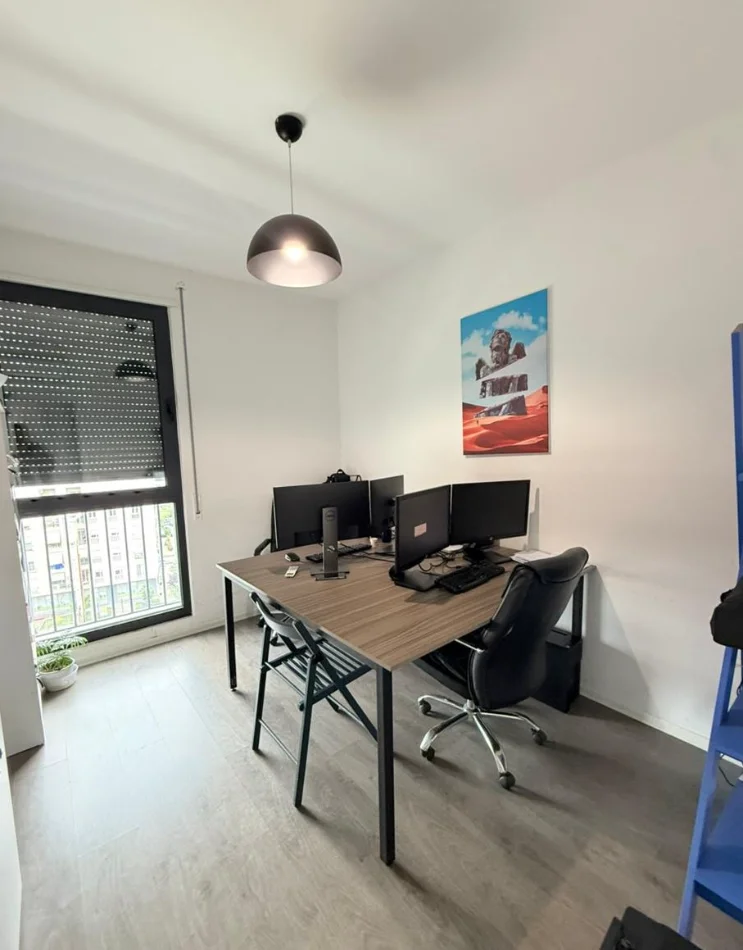 Tirane, jepet me qera zyre Kati 9, 125 m² 3.888 € (rruga komuna parisit)