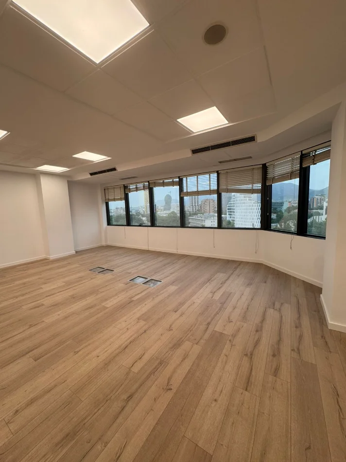 Tirane, jepet me qera zyre Kati 10, 110 m² 2.500 € (BULEVARDI DESHMORET E KOMBIT)