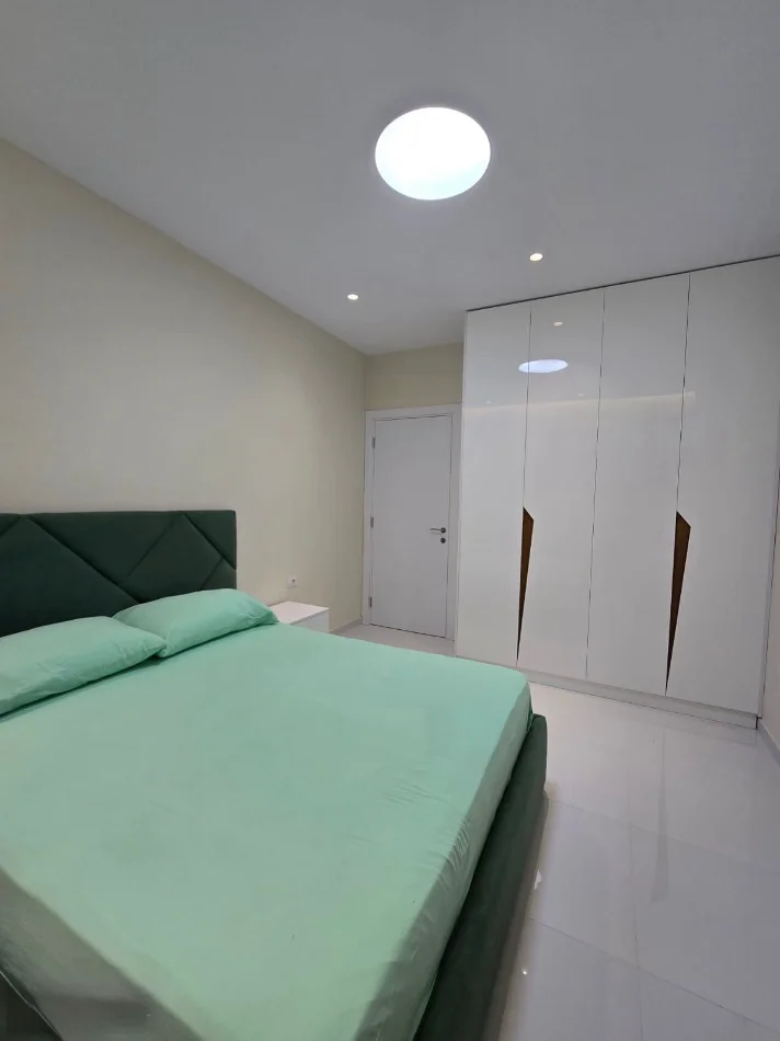 Tirane, jepet me qera apartament 1+1 Kati 5, 60 m² 420 € (Univers City)