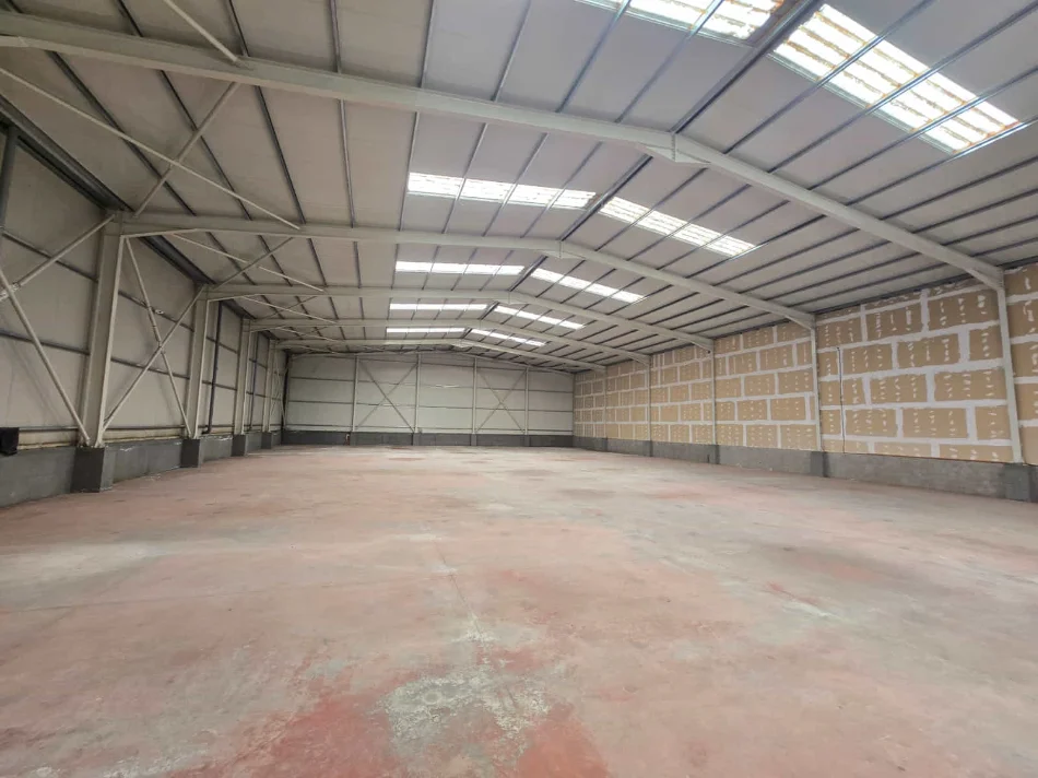 Tirane, jepet me qera magazine Kati 0, 1.200 m² 5.300 € (VAQARR)