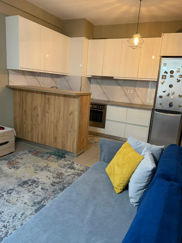 Tirane, shitet apartament 2+1 Kati 8, 105 m² 90.000 € (Kamez prane Neptun)