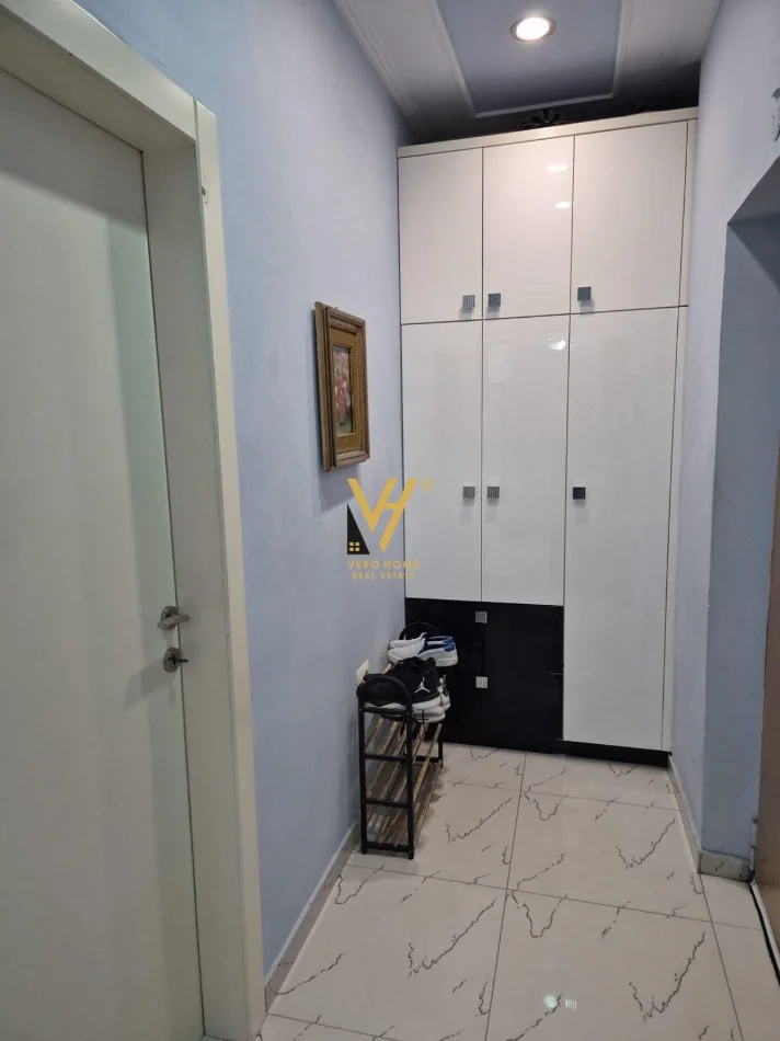 Tirane, jepet me qera apartament 2+1+Ballkon Kati 6, 95 m² 670 € (ISH TREGU ELEKTIRK)