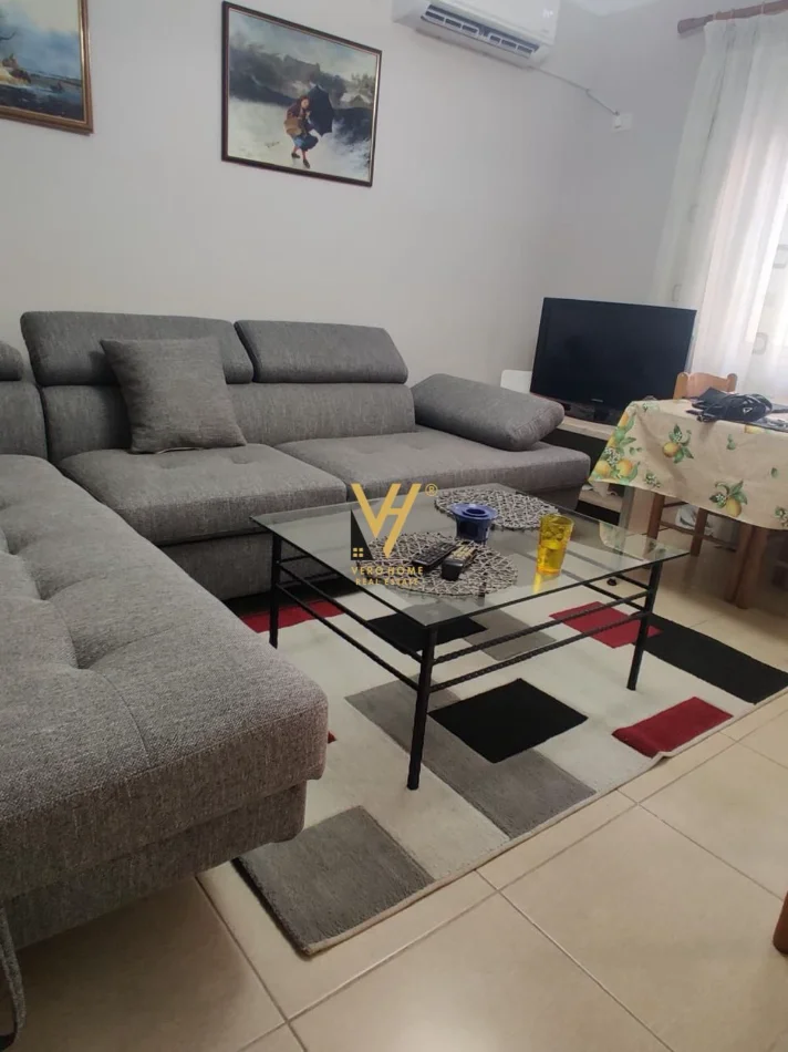 Tirane, jepet me qera apartament 2+1+Ballkon Kati 2, 85 m² 620 € (RRUGA E DURRESIT)