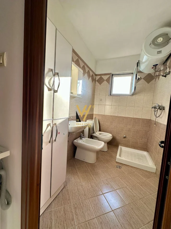 Tirane, jepet me qera apartament 1+1+Ballkon Kati 5, 65 m² 420 € (RRUGA DRITAN HOXHA)