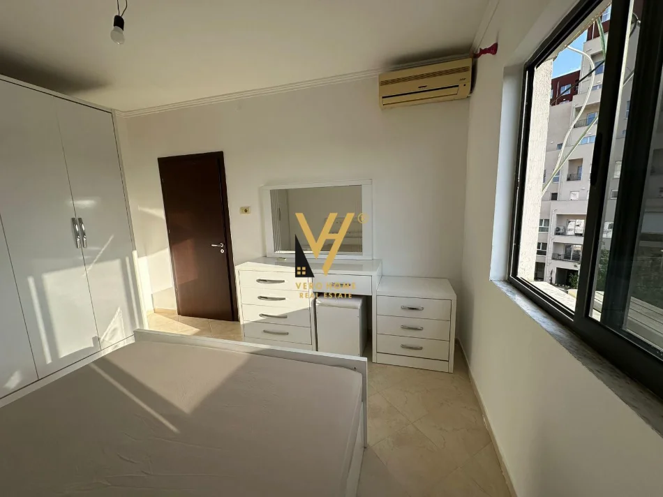 Tirane, jepet me qera apartament 1+1+Ballkon Kati 5, 65 m² 420 € (RRUGA DRITAN HOXHA)
