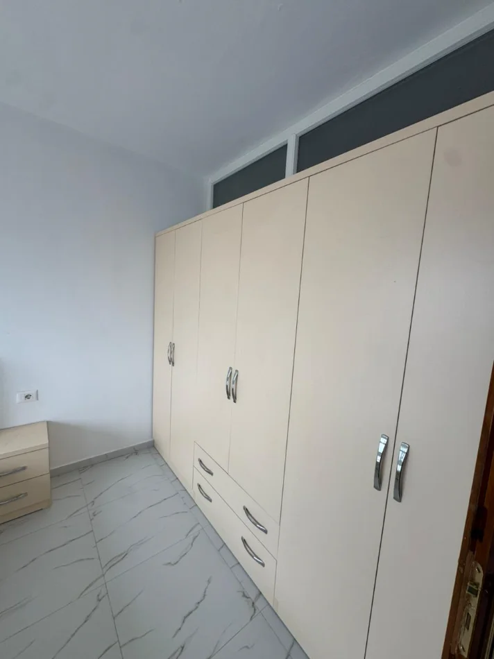 Tirane, jepet me qera apartament 2+1+Ballkon Kati 3, 90 m² 400 € (bathore)