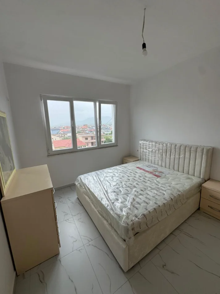 Tirane, jepet me qera apartament 2+1+Ballkon Kati 3, 90 m² 400 € (bathore)
