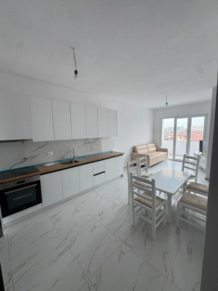 Tirane, jepet me qera apartament 2+1+Ballkon Kati 3, 90 m² 400 € (bathore)
