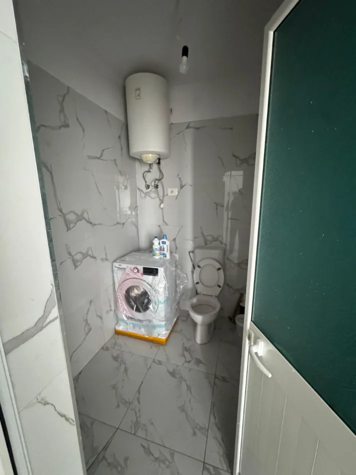 Tirane, jepet me qera apartament 2+1+Ballkon Kati 3, 90 m² 400 € (bathore)