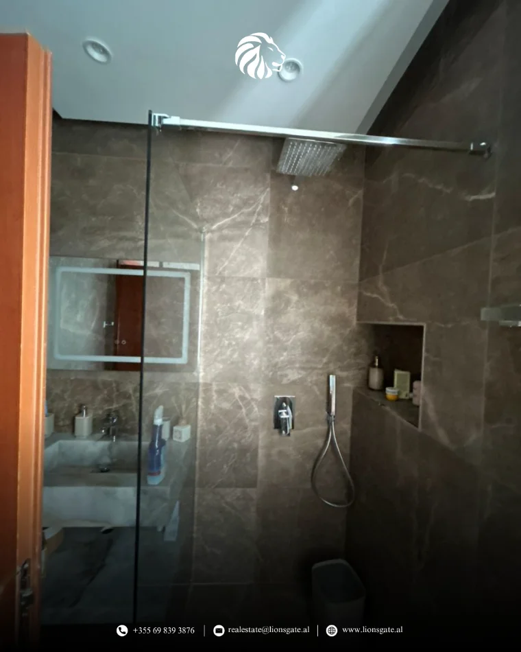 Tirane, shes 3+1+Ballkon , 148 m² 180.000 € 