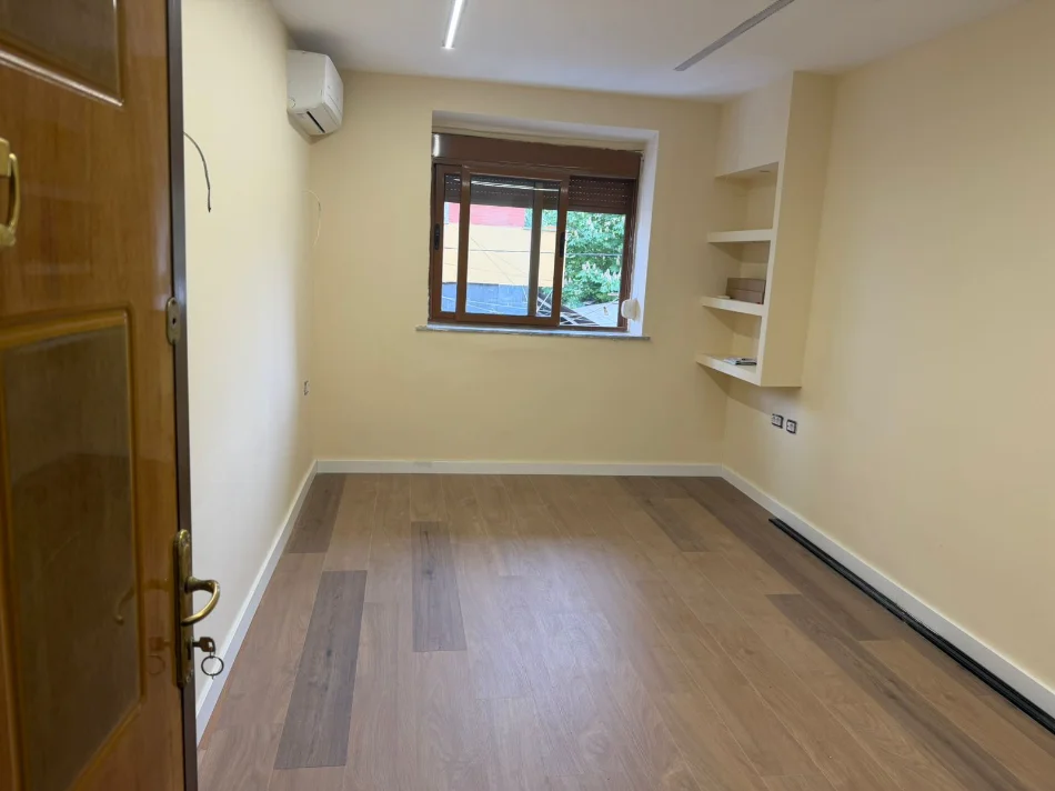 Tirane, shitet garsonier 1+1 Kati 2, 27 m² 78.000 € (Ambasada Amerikane)