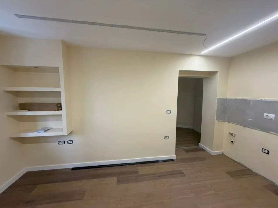 Tirane, shitet garsonier 1+1 Kati 2, 27 m² 78.000 € (Ambasada Amerikane)
