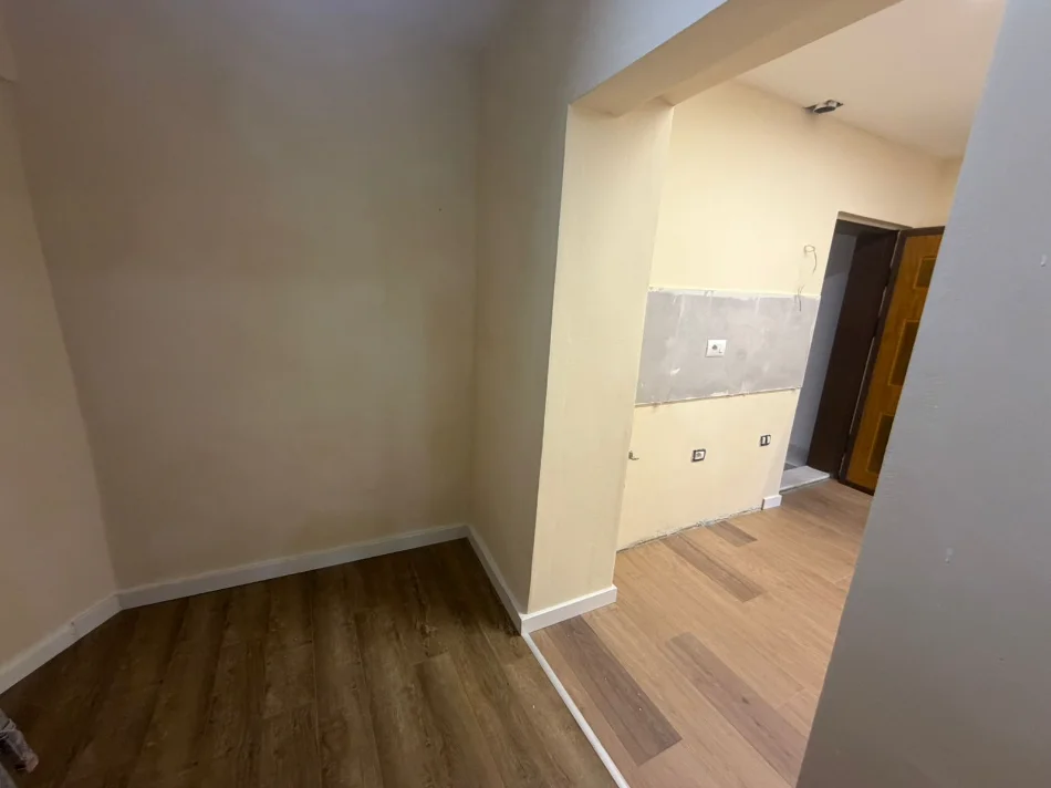 Tirane, shitet garsonier 1+1 Kati 2, 27 m² 78.000 € (Ambasada Amerikane)