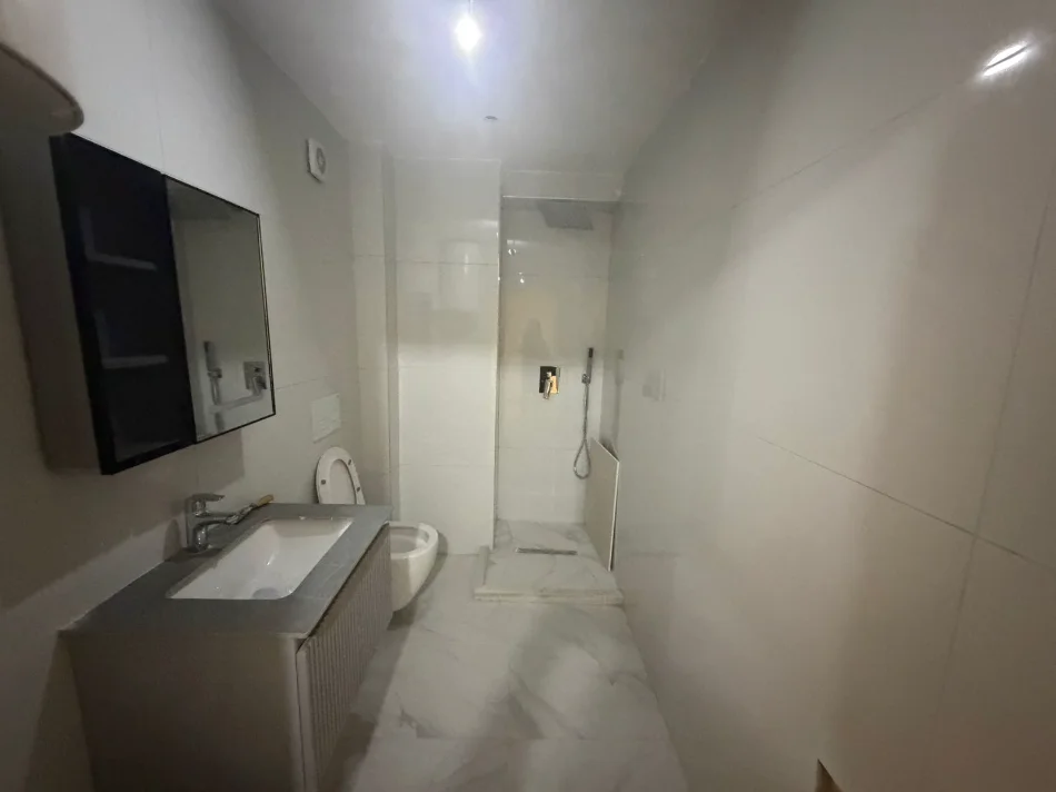 Tirane, shitet garsonier 1+1 Kati 2, 27 m² 78.000 € (Ambasada Amerikane)