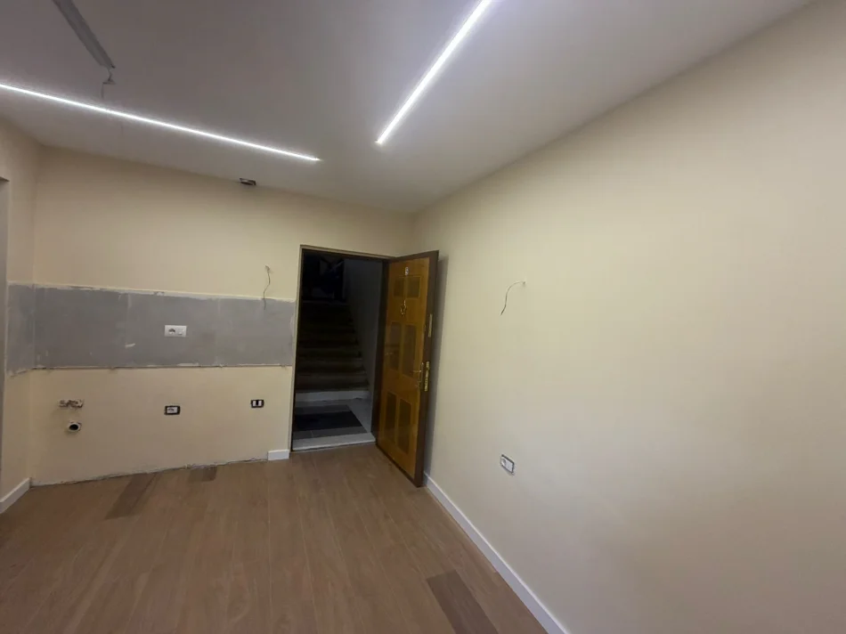 Tirane, shitet garsonier 1+1 Kati 2, 27 m² 78.000 € (Ambasada Amerikane)