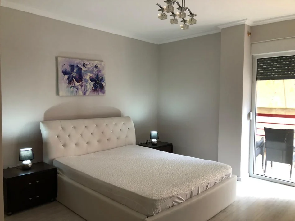 Tirane, shitet apartament 2+1+Ballkon Kati 3, 140 m² 259.067 € (Liqeni i Thatë)