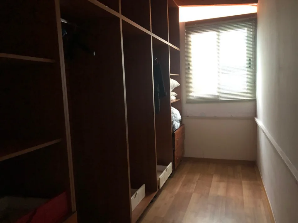 Tirane, shitet apartament 2+1+Ballkon Kati 3, 140 m² 259.067 € (Liqeni i Thatë)