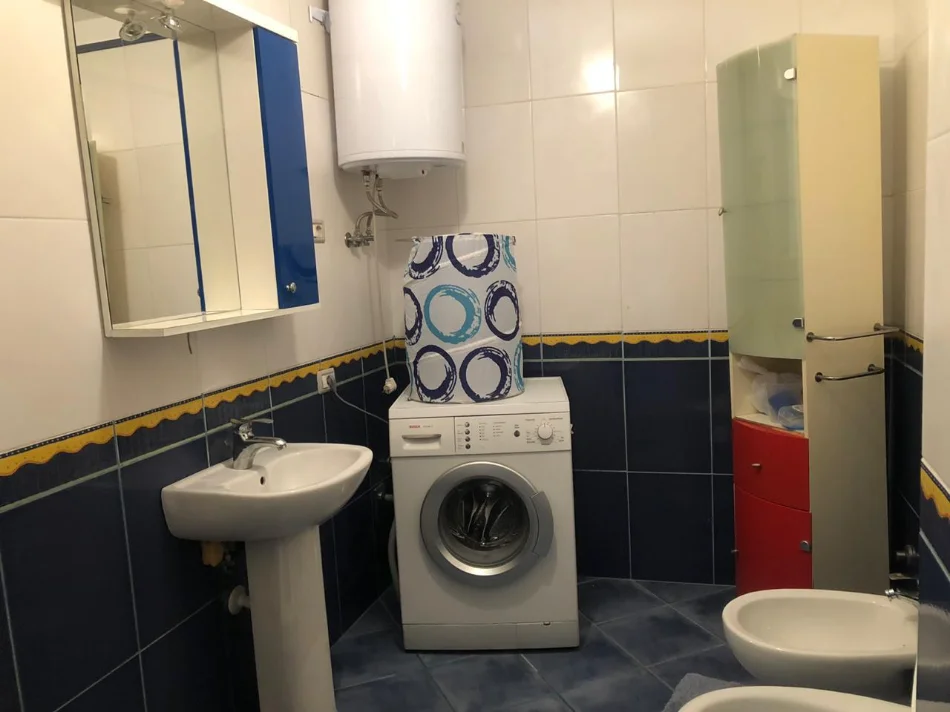 Tirane, shitet apartament 2+1+Ballkon Kati 3, 140 m² 259.067 € (Liqeni i Thatë)
