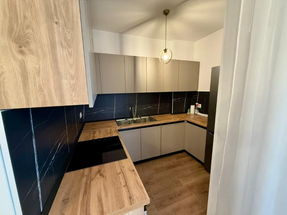 Tirane, jepet me qera apartament 2+1 Kati 1, (CASA ITALIA)