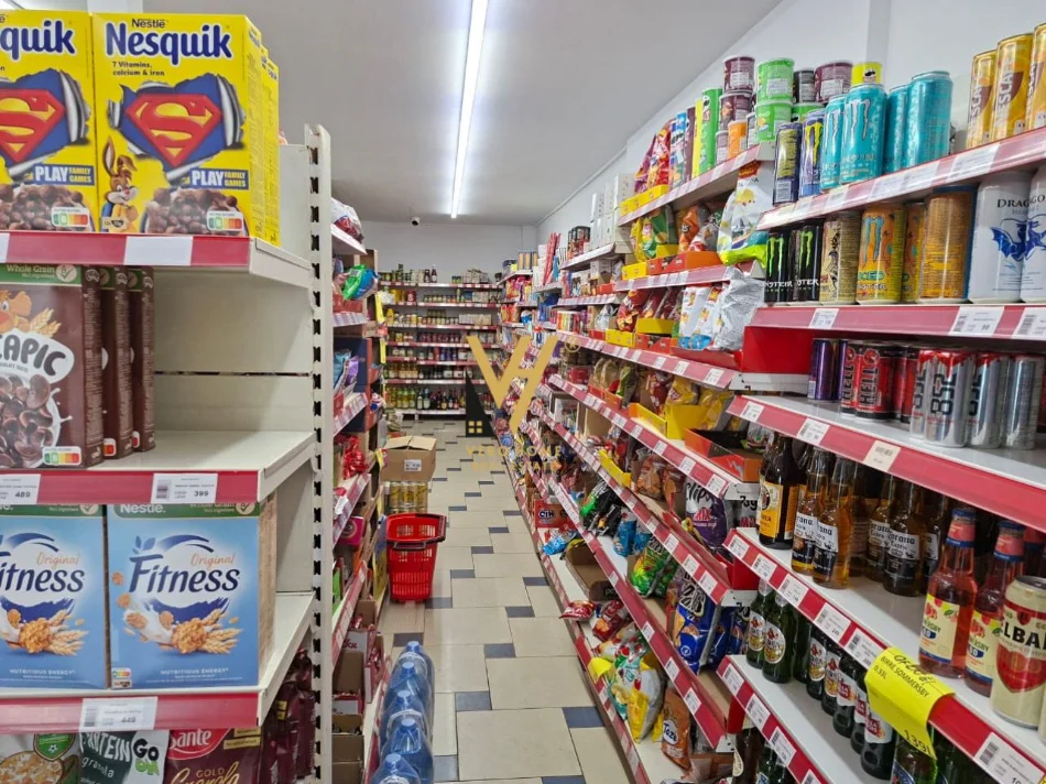 Tirane, jepet me qera dyqan Kati 0, 134 m² 1.500 € (MYSLYM SHYRI)